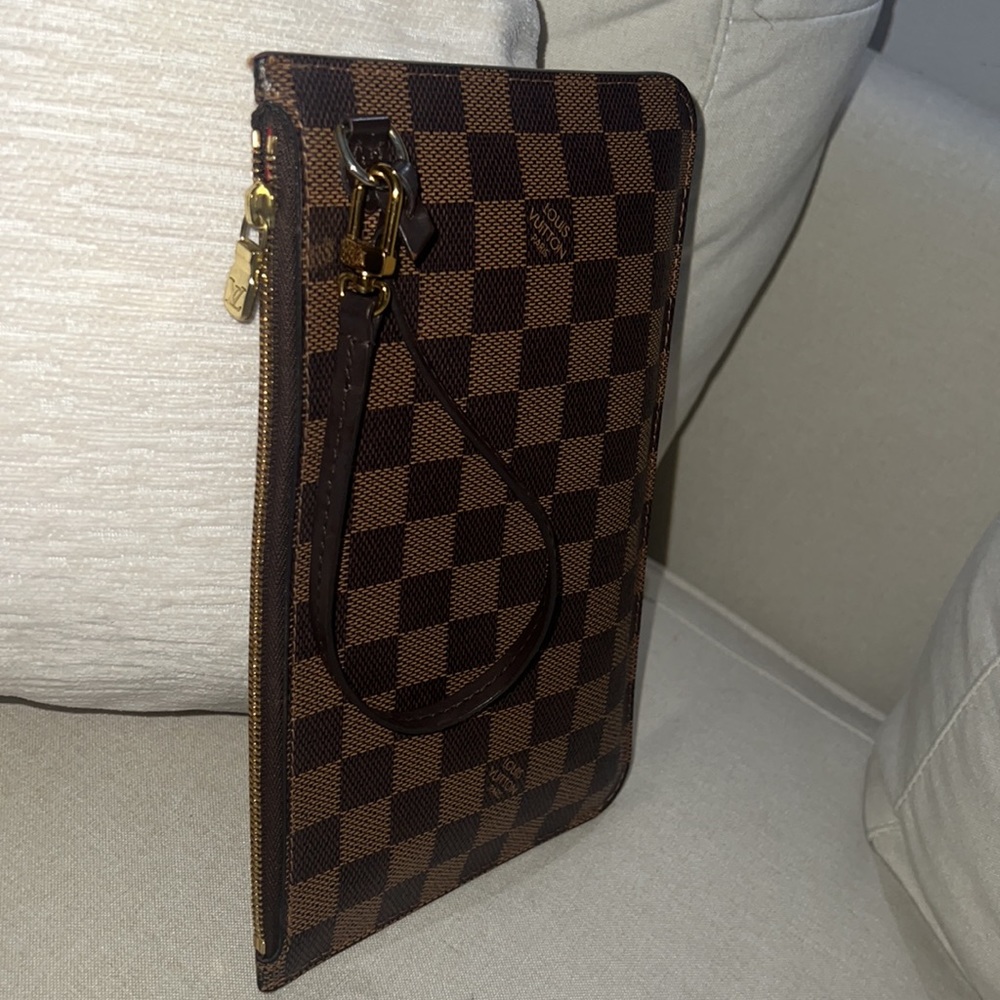 Louis Vuitton Neverfull Pochette - Picture 5 of 6